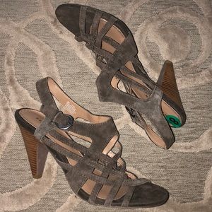 NWT🌷KENNETH COLE REACTION🌷Drk taupe suede sandal